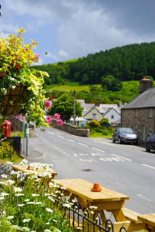 The Dudley Arms 호텔 Llandrillo 외부 사진